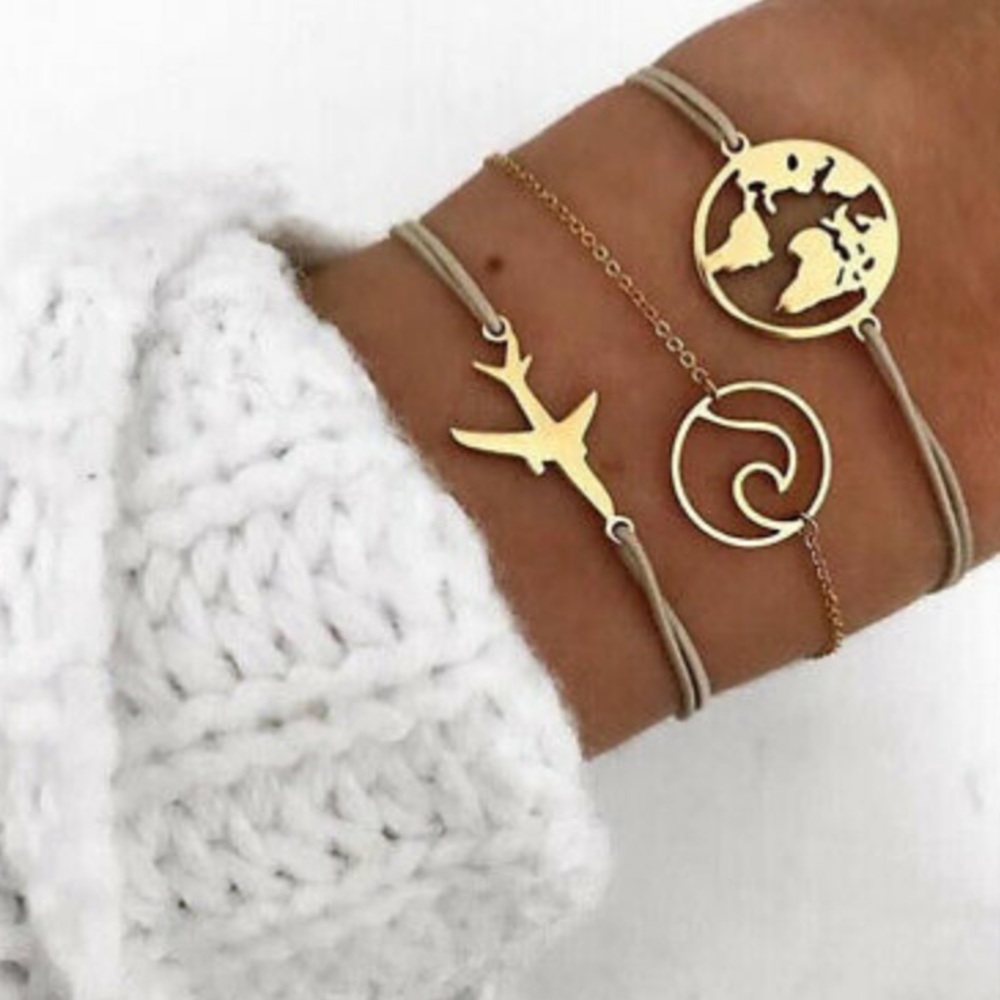 Christmas jewelry alert ✈️ 🌎 Three piece world traveler gold bracelet set